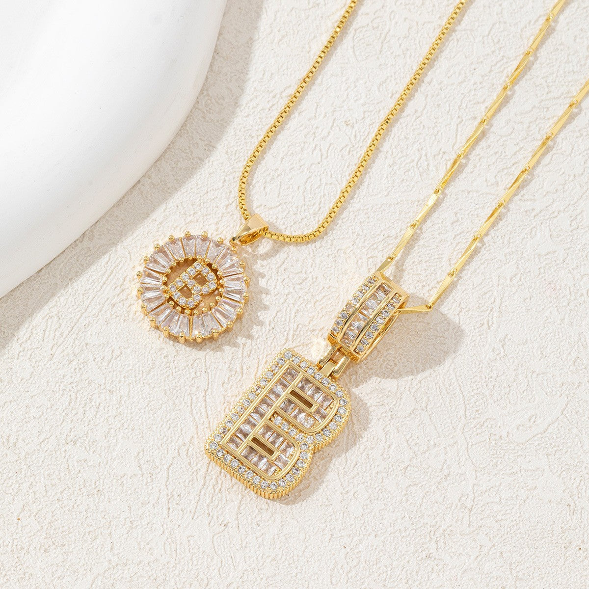 2pcs Light Luxury Crystal Flower Diamond-Studded Letter Necklace 14K Gold Plated Clavicle Chain